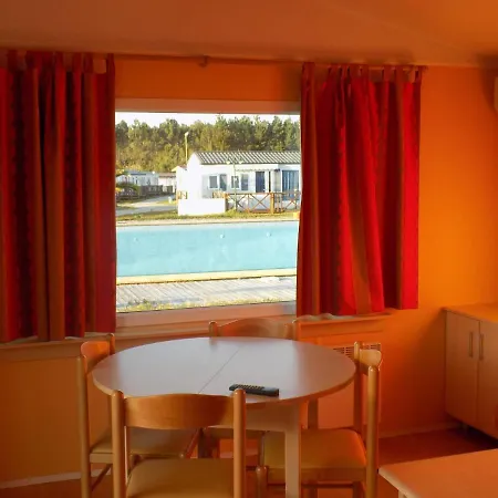 Natur Camping Bungalow T2 - 19 度假居 *